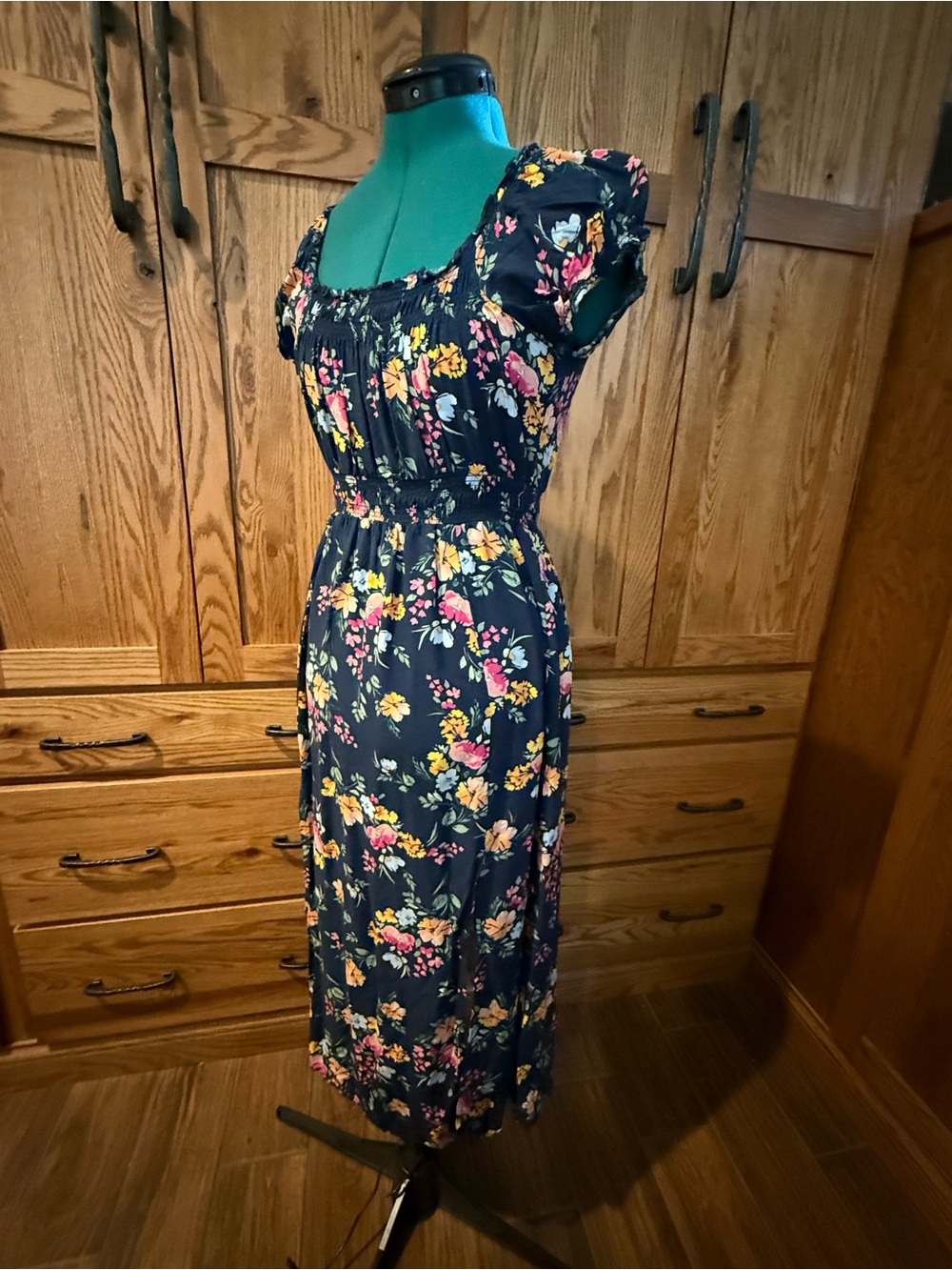 Apricot Women’s dress NWOT